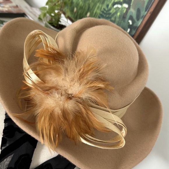 Wool Hat Satin Feather Trim Dinner Party Event Stage Play Drama Church Felt VTG - Picture 1 of 7